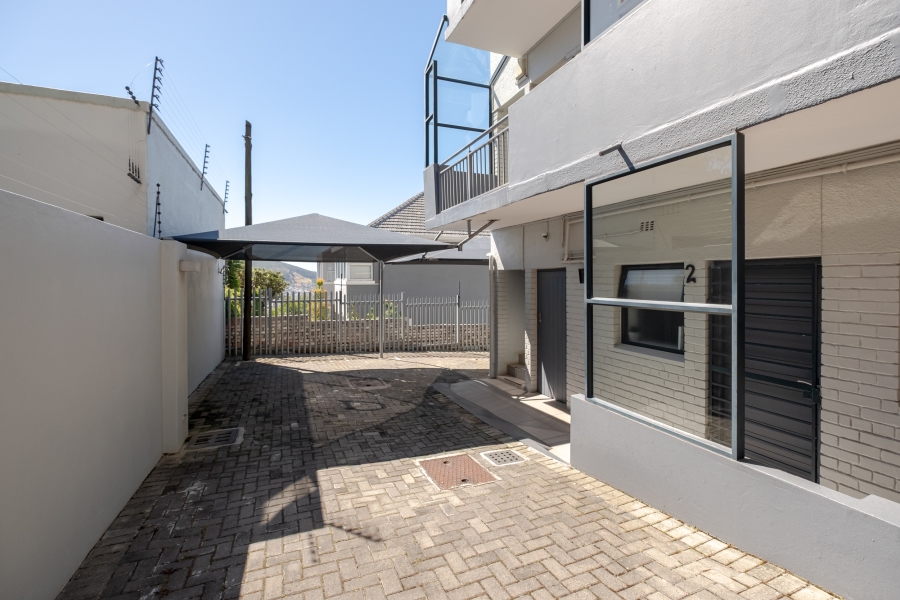 1 Bedroom Property for Sale in Vredehoek Western Cape